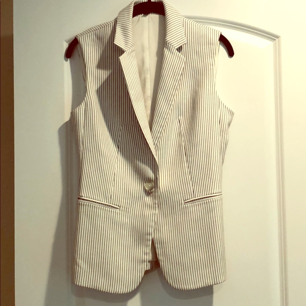 Express white with black stripe vest S